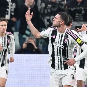 意媒：弗拉霍维奇今天正常参加了尤文合练，有望入选周末比赛名单